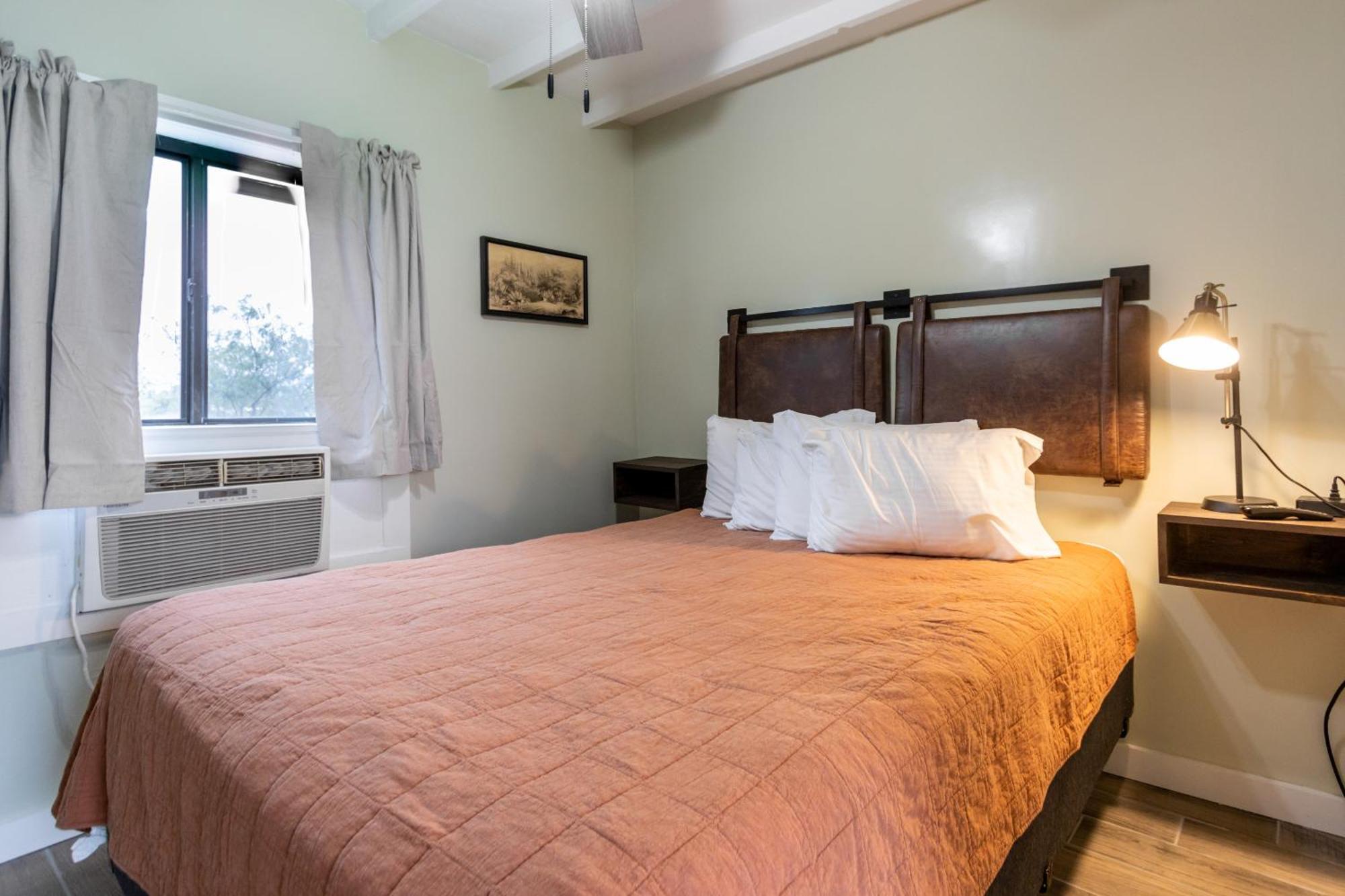 Sagebrush Inn Tombstone Quarto foto A room at the hotel